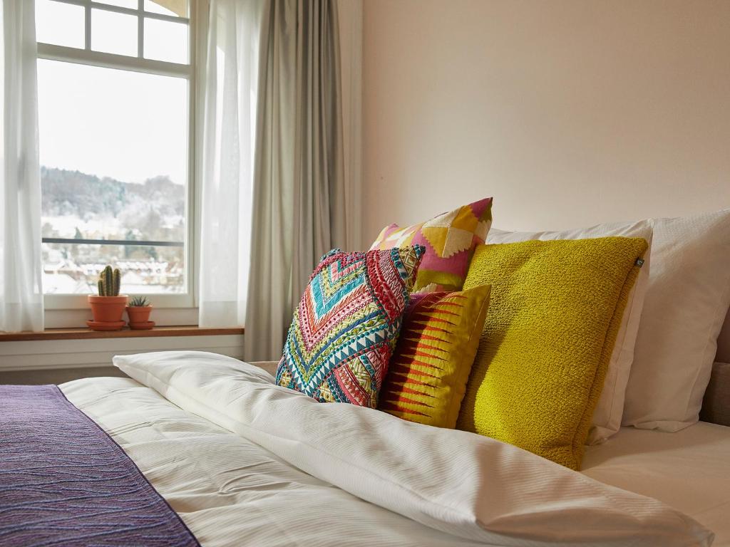 Uma cama ou camas num quarto em Hotel Anker Luzern