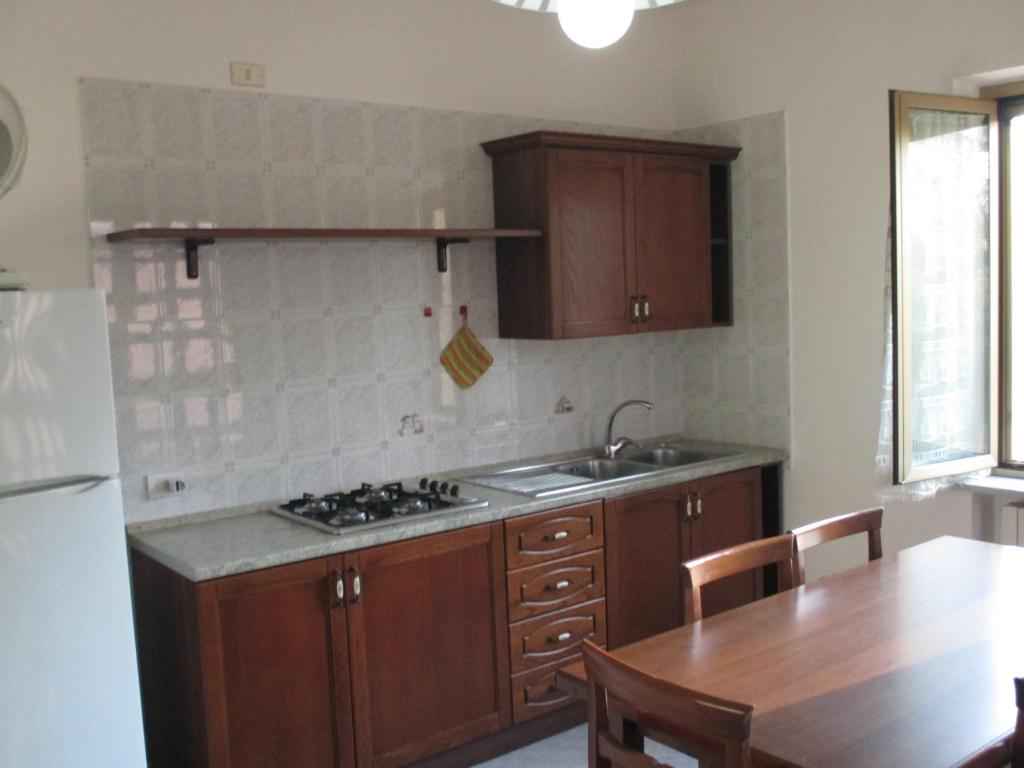 Kuchyňa alebo kuchynka v ubytovaní Palinuro casa vacanze "Donna Antonia"