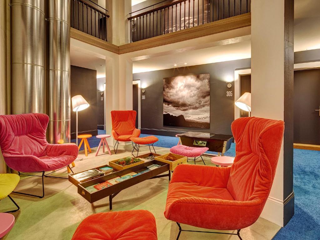 Uma área de estar em Hotel Anker Luzern