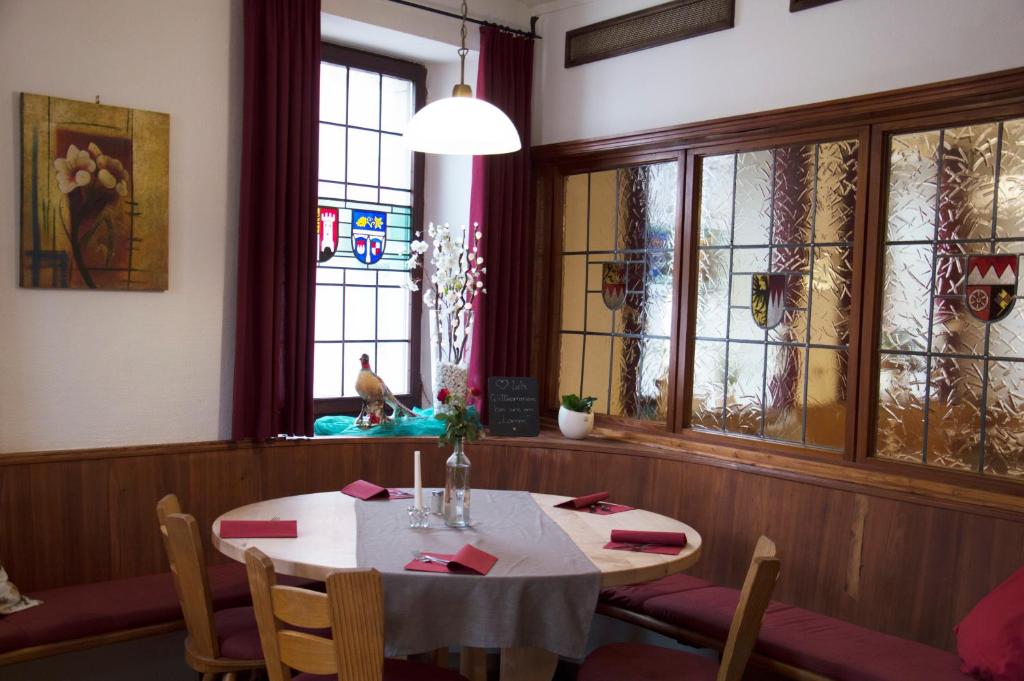 Restaurace v ubytování Hotel Gasthof Metzgerei Lamm - Benedikt Rückel
