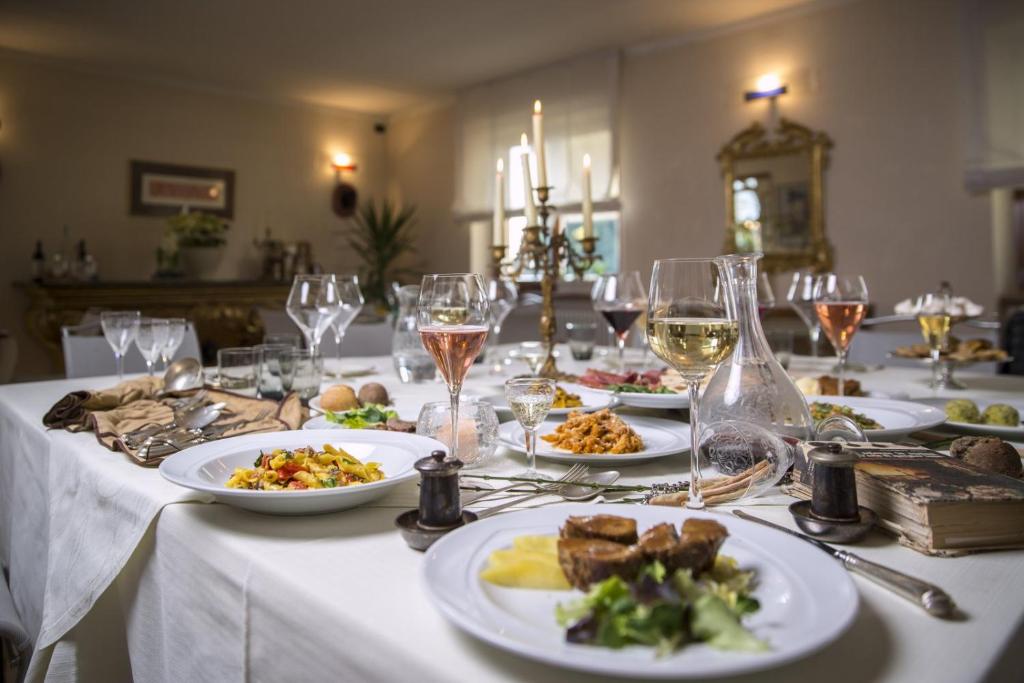 a table with plates of food and glasses of wine at Ca' Ada in Faver