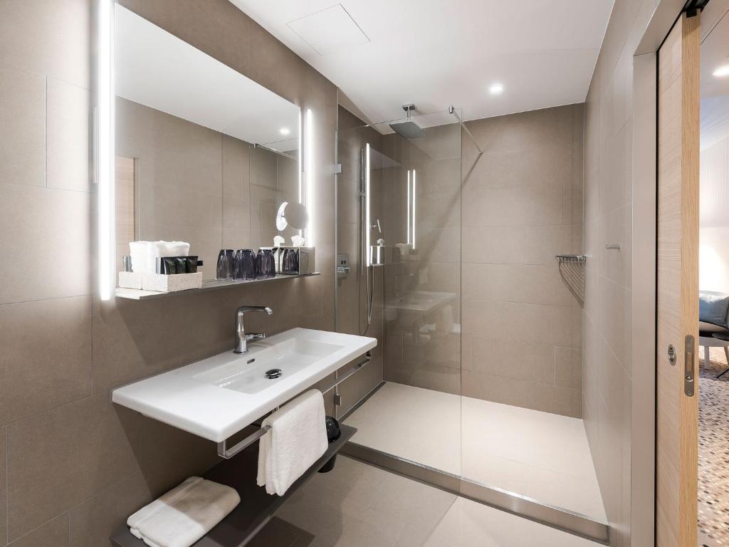 Koupelna v ubytování Hotel Savoy