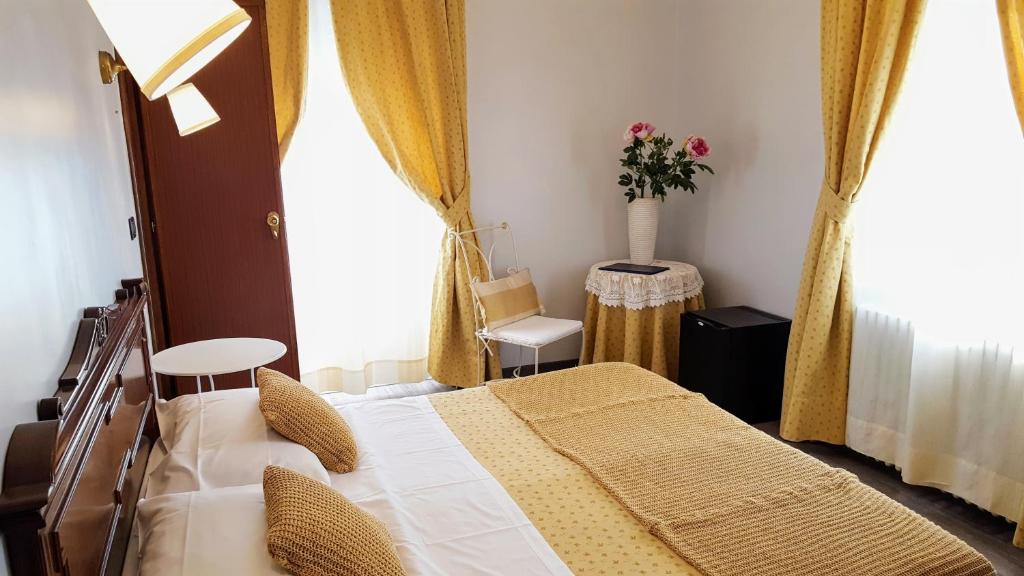 Postel nebo postele na pokoji v ubytování Hotel Ponte Sassi