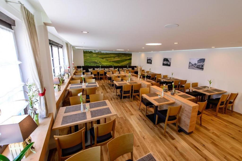 Restaurace v ubytování Hotel Zum Rebstock