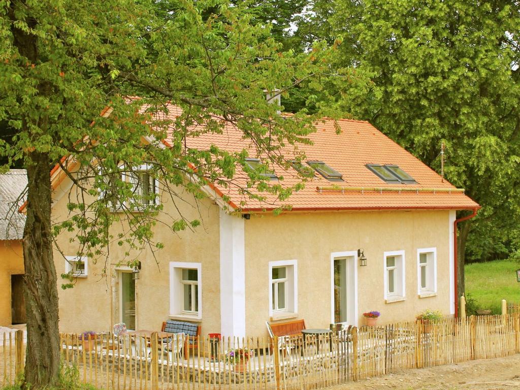 Budova, kde se prázdninový dům nachází