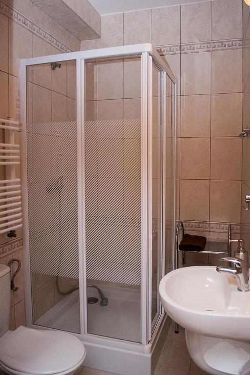 Noclegi Ostoja - Zwierzyniec, Roztocze - Habitación Doble Con Baño Privado