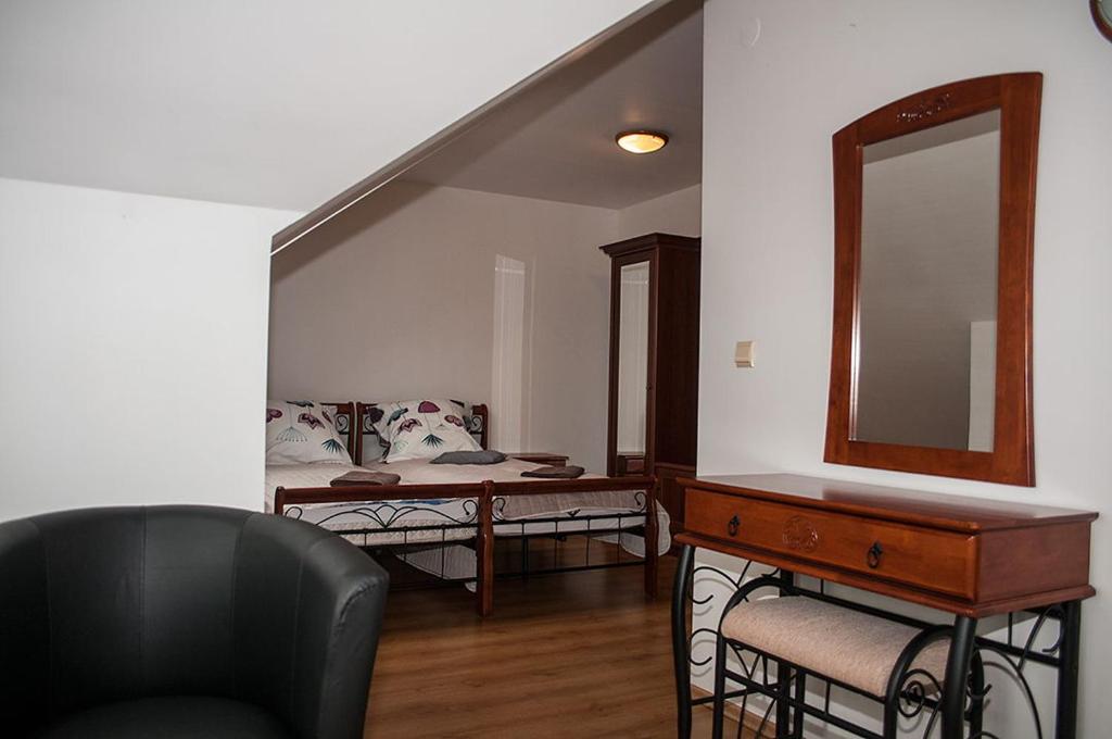 Noclegi Ostoja - Zwierzyniec, Roztocze - Habitación Doble Con Baño Privado