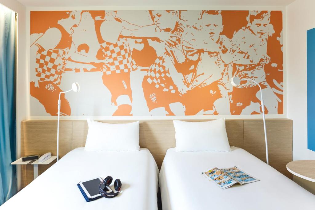 Postel nebo postele na pokoji v ubytování ibis Styles Toulouse Nord Sesquieres
