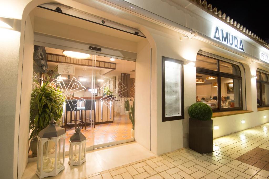 Reštaurácia alebo iné gastronomické zariadenie v ubytovaní Hotel Tarik