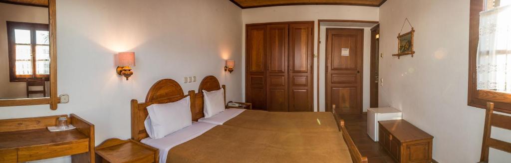 Postel nebo postele na pokoji v ubytování Hotel Galini Patmos