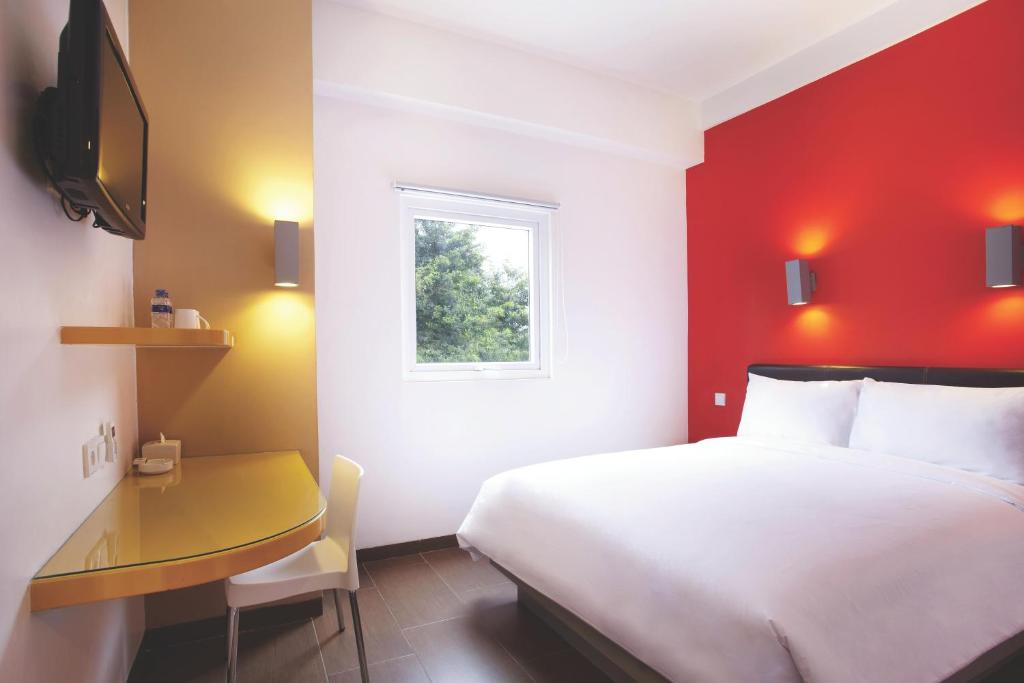 Amaris Hotel Cimanuk Bandung - Smart Queen Room