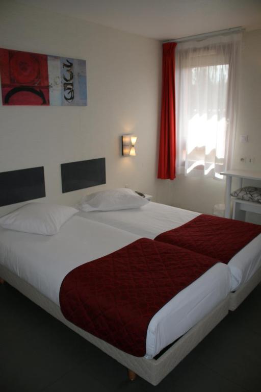 Postel nebo postele na pokoji v ubytování Beddy-bye Hôtel