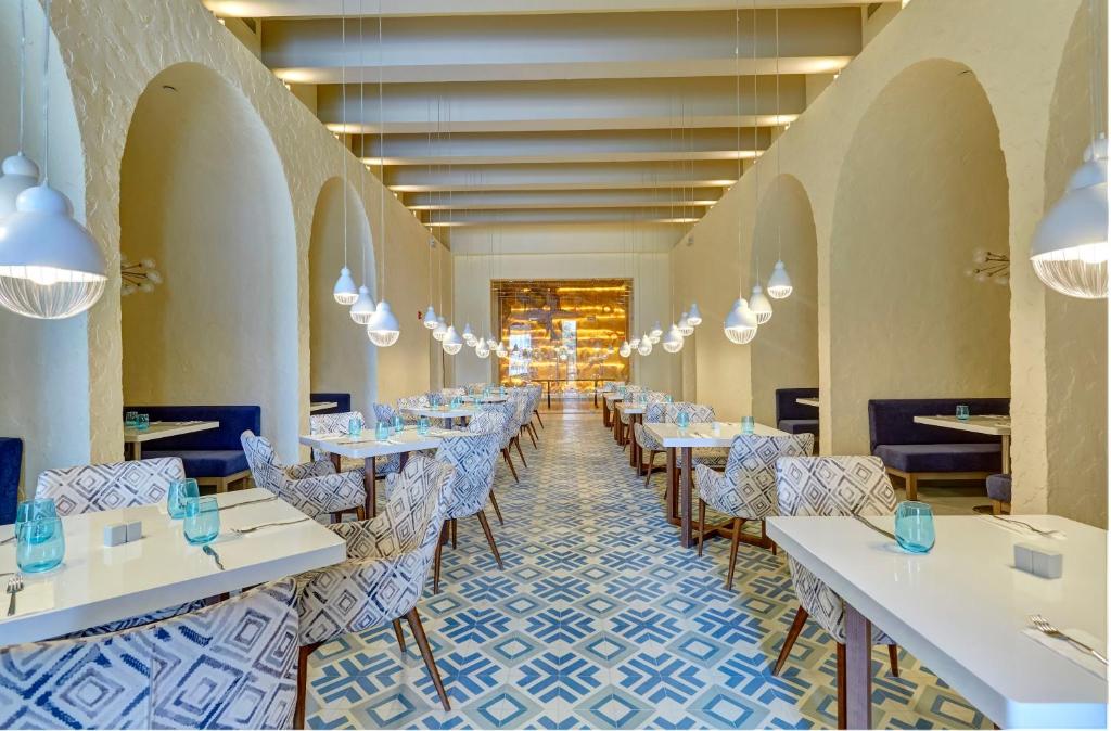 Restaurace v ubytování Hideaway at Royalton Negril, An Autograph Collection All-Inclusive Resort - Adults Only