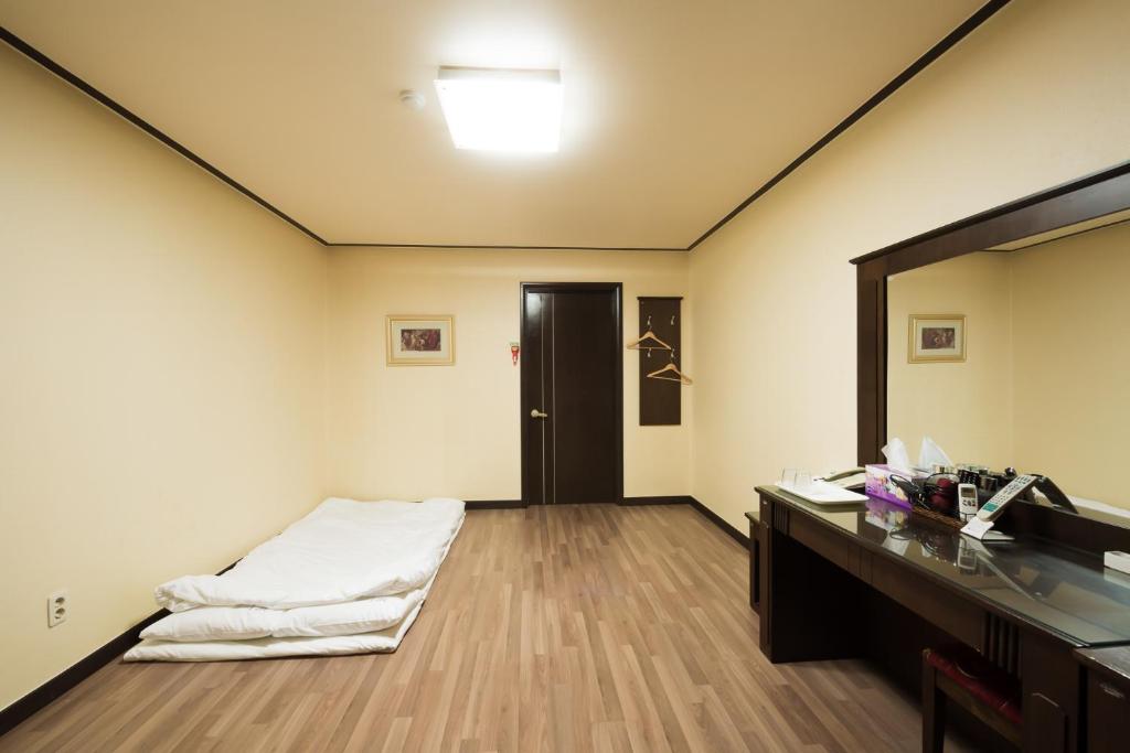 Postel nebo postele na pokoji v ubytování Daea Ulleung Resort