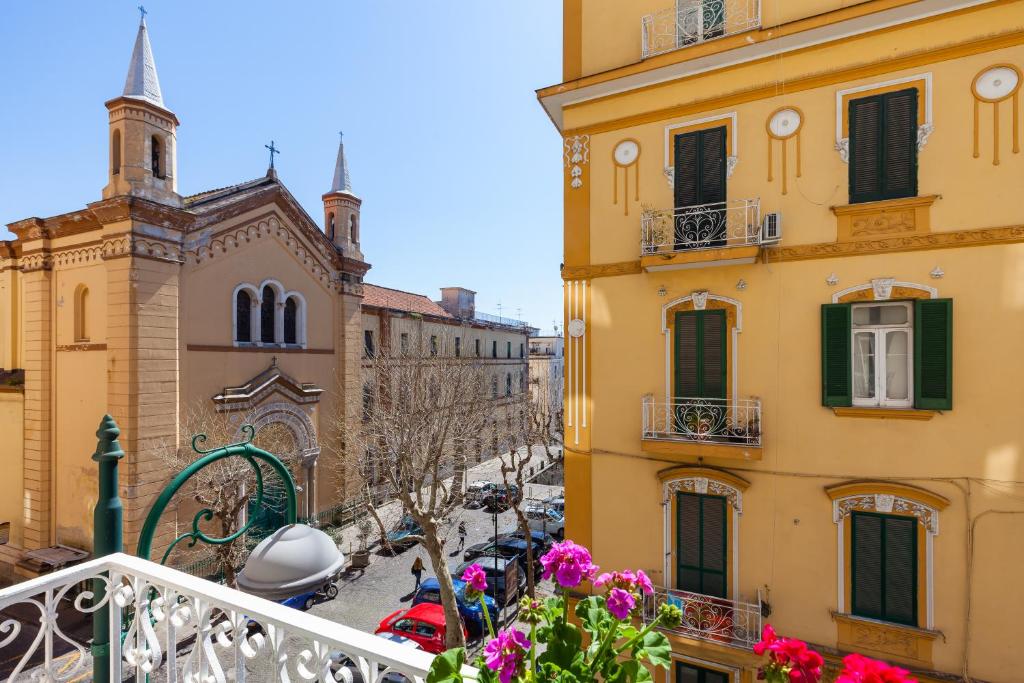 widok z balkonu budynku w obiekcie At Home Lettieri w mieście Napoli