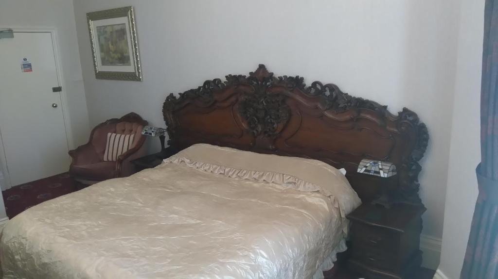 Bella Vista - Luxuriöses Schlafzimmer Mit Kingsize-Bett (vorne)