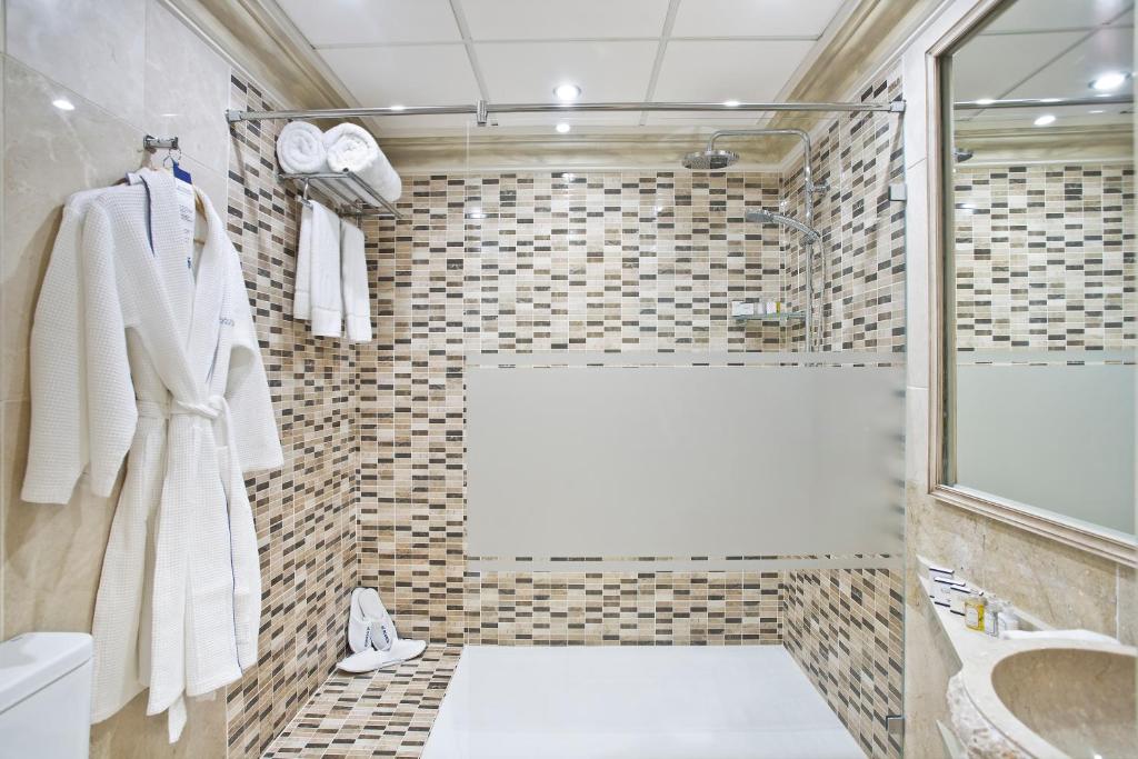 Koupelna v ubytování El Oceano Beach Hotel Adults only recommended