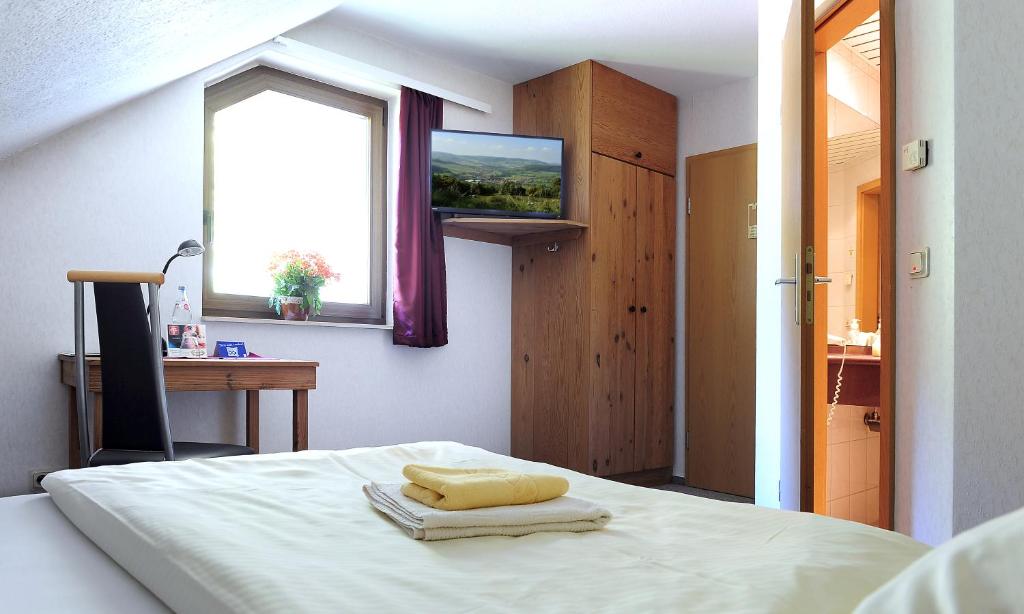 Postel nebo postele na pokoji v ubytování Kelten-Hotel