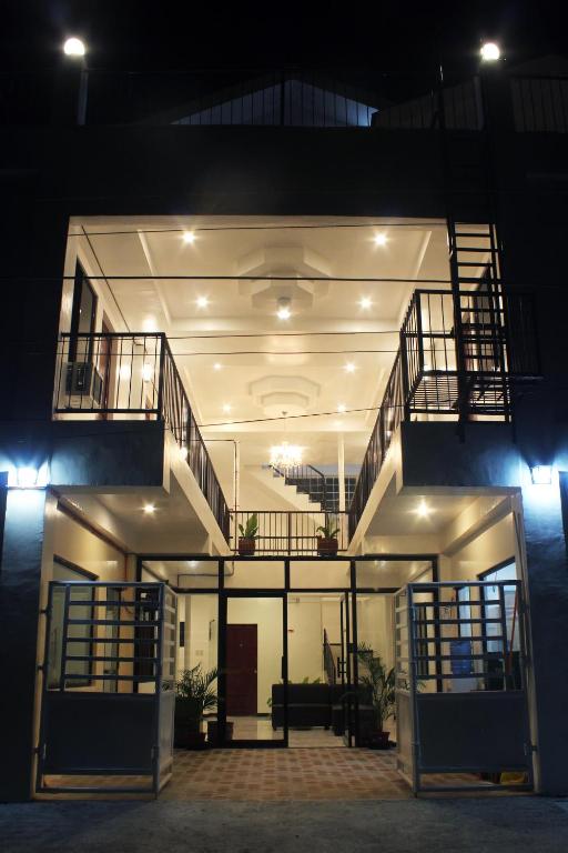 Luna Oslob Travellers Inn photo