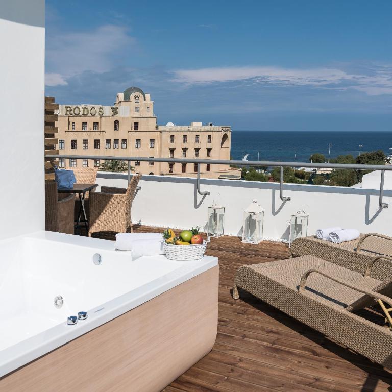 City Center Hotel - Suite With Openair Jacuzzi (or Whirlpool/ Hot Tub)