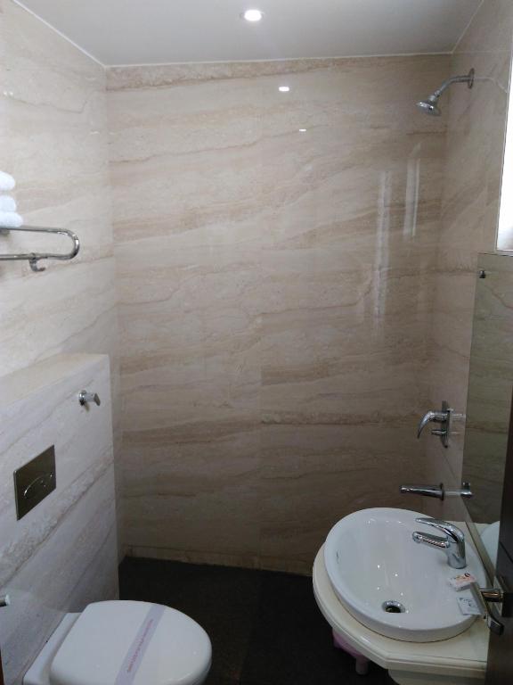 Koupelna v ubytování Hotel Taj Heights
