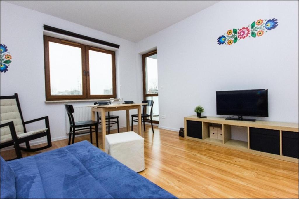 Televízia a/alebo spoločenská miestnosť v ubytovaní P&O Apartments Namyslowska
