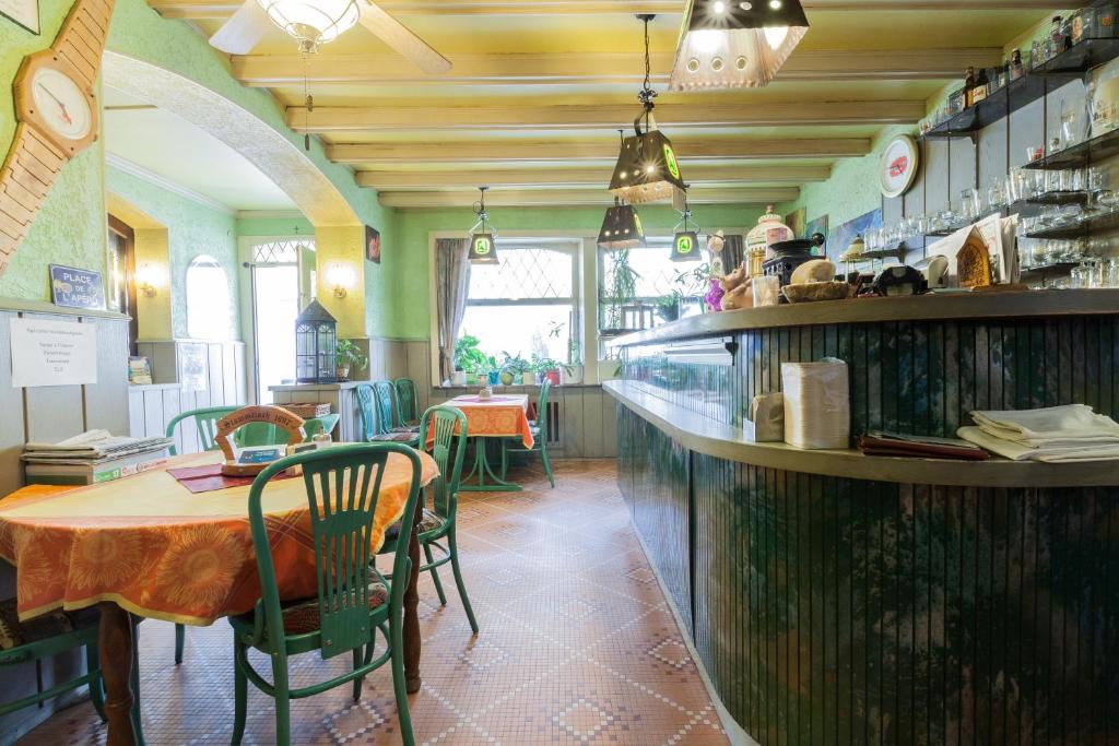 Restoran või mõni muu söögikoht majutusasutuses Hotel DeFive