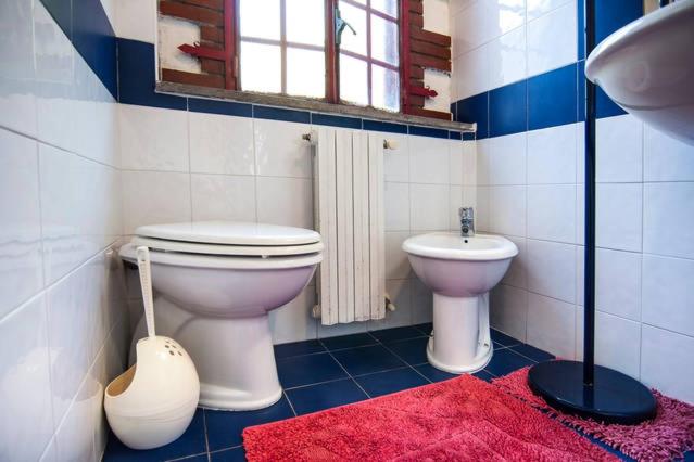 A bathroom at C'era una volta
