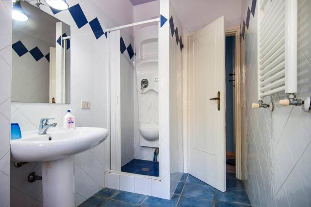 A bathroom at C'era una volta