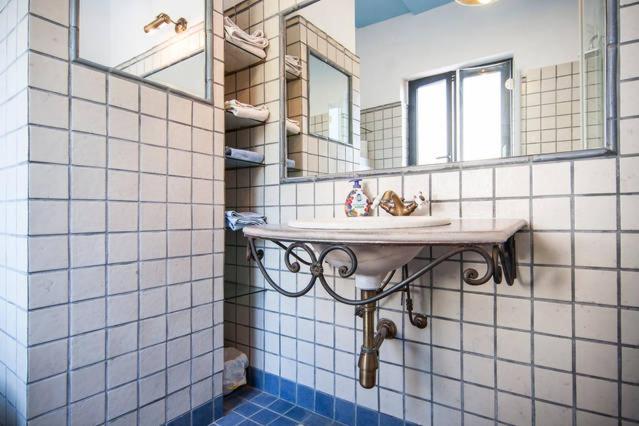A bathroom at C'era una volta