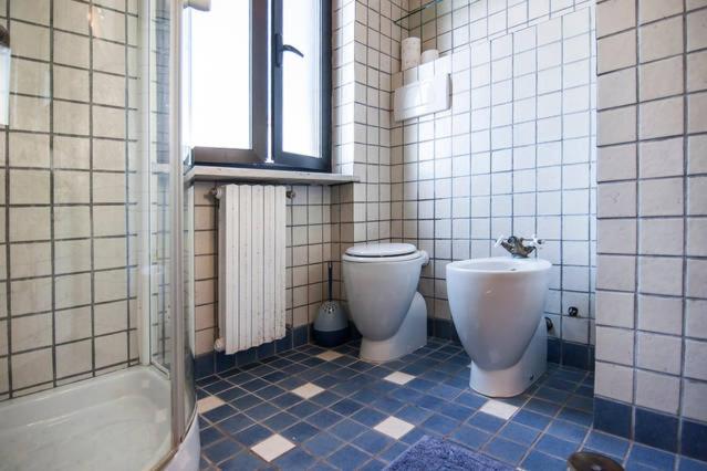 A bathroom at C'era una volta