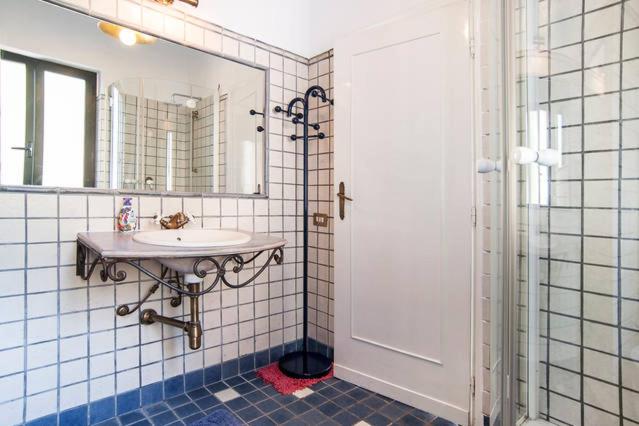 A bathroom at C'era una volta