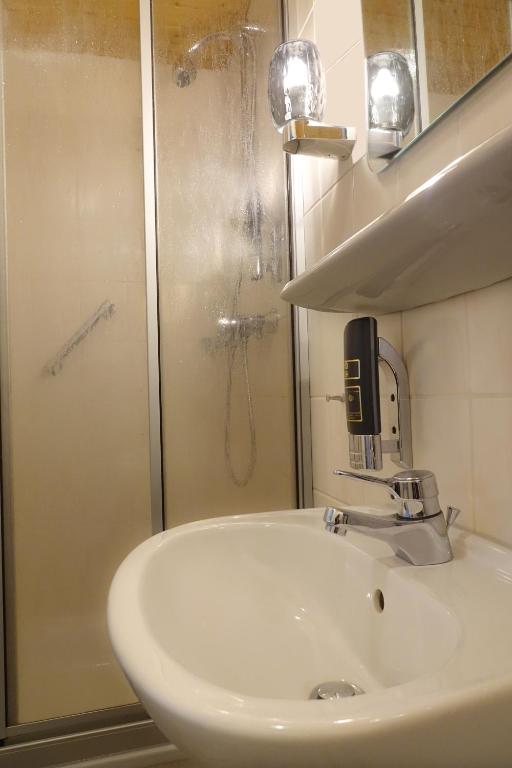 Koupelna v ubytování Hotel Zur Sonne