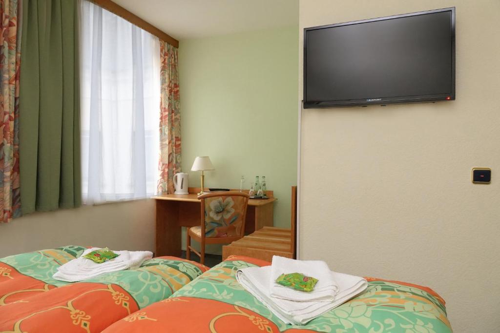 Postel nebo postele na pokoji v ubytování Hotel Zur Sonne