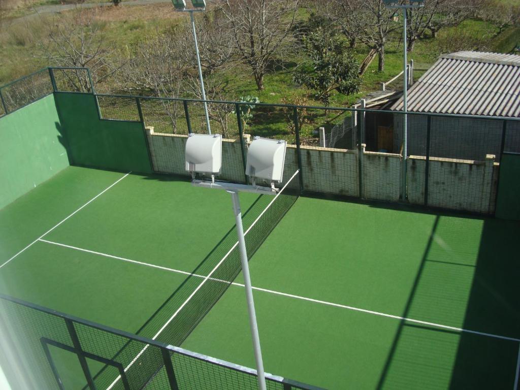 Tenis lub squash w obiekcie Apartamento Piscina Playa Cedeira lub w pobliżu
