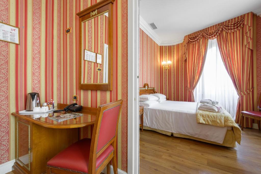 Postel nebo postele na pokoji v ubytování Gambrinus Hotel