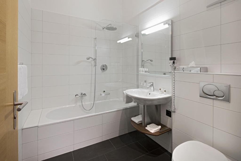 Koupelna v ubytování Hotel Phoenix