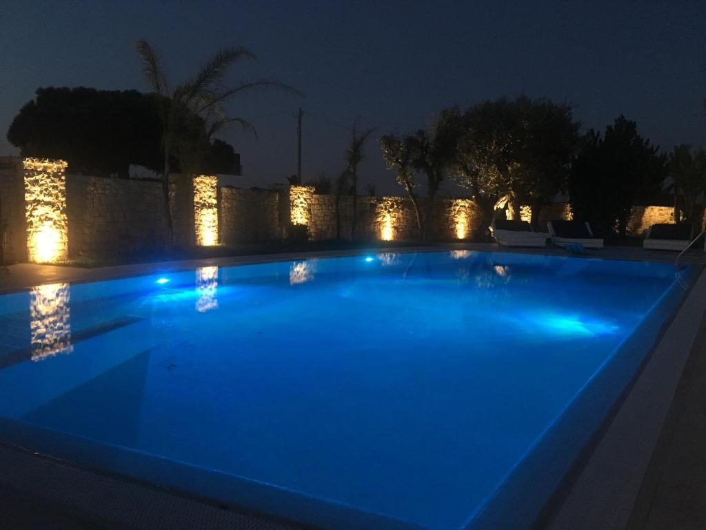 Bazén v ubytování Carone Suite-Charme&Pool nebo v jeho okolí