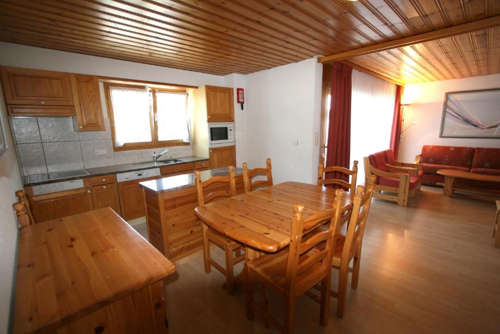 Kuchyň nebo kuchyňský kout v ubytování Résidence Mont-Calme