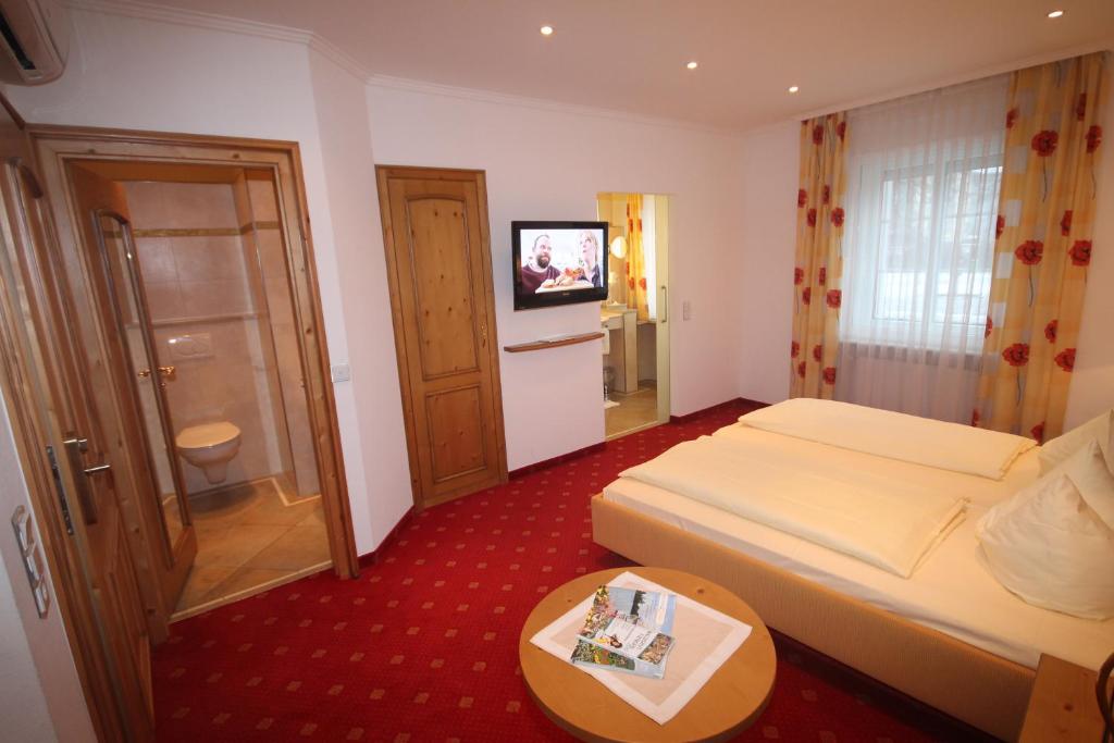 Postel nebo postele na pokoji v ubytování Wohlfühlhotel Bercher