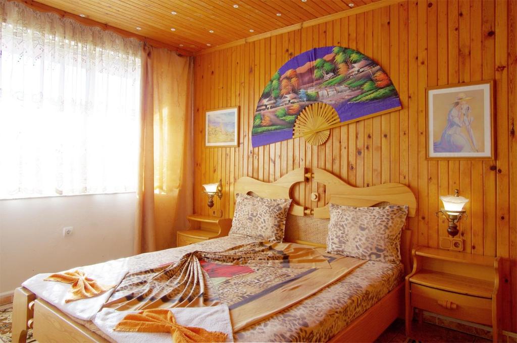 Gulta vai gultas numurā naktsmītnē Violeta 7 Guest House