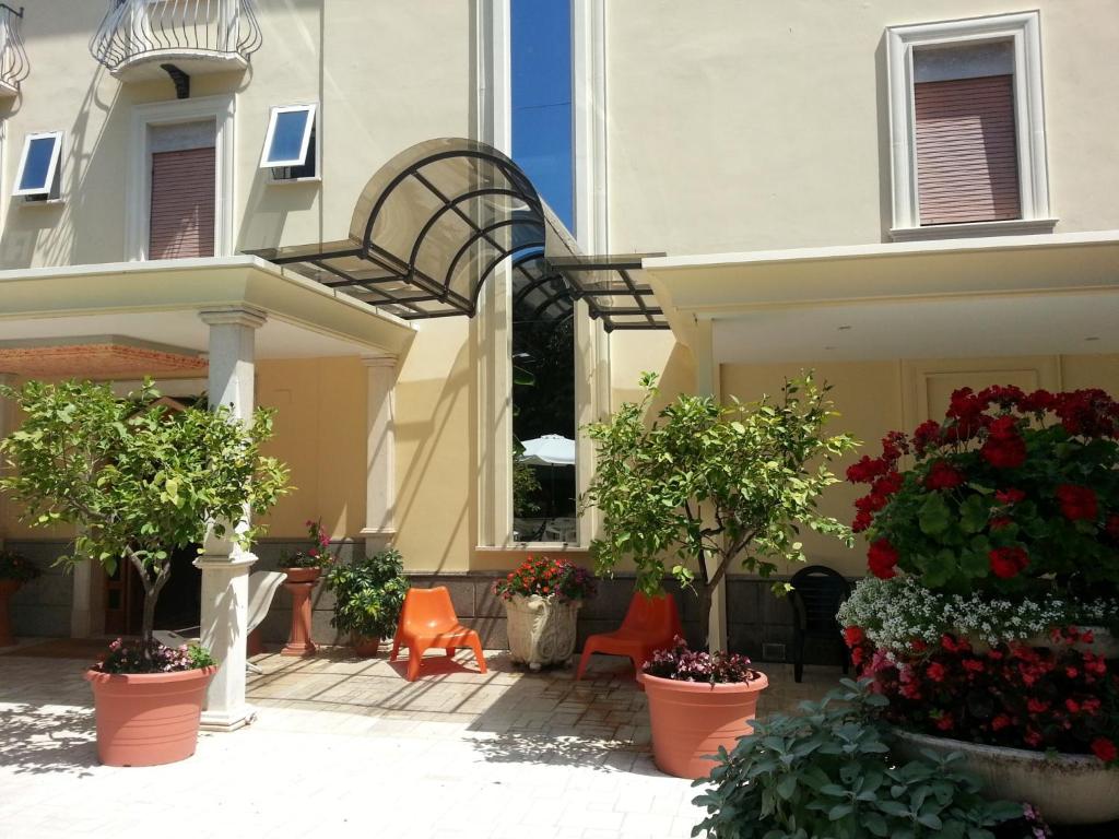 Budova, kde se hotel nachází