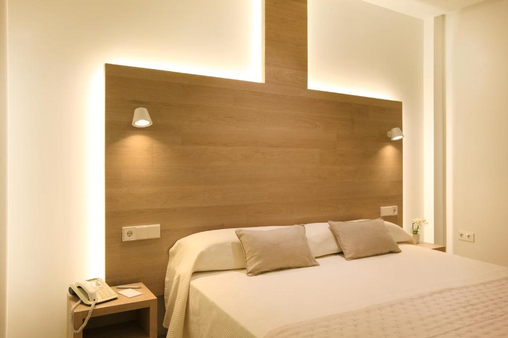 Postel nebo postele na pokoji v ubytování Hotel Carlos I
