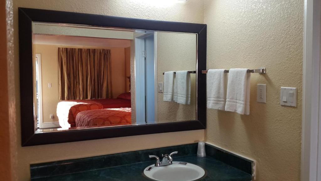 Koupelna v ubytování American Regency Inn