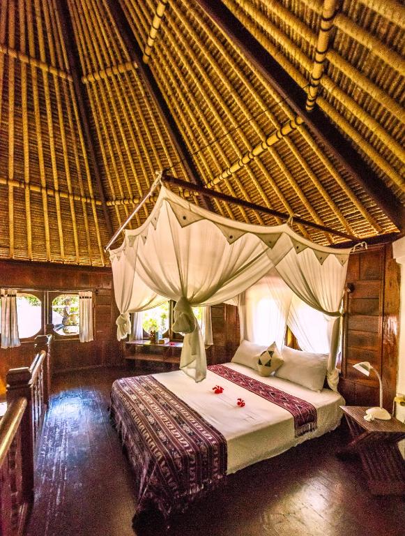 Postel nebo postele na pokoji v ubytování Seraya Shores Bali