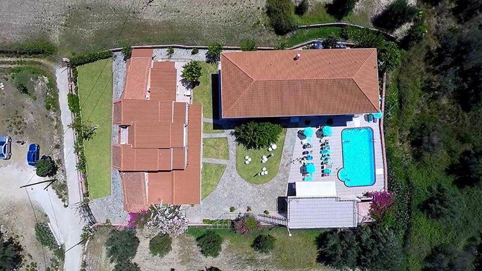 Bazén v ubytování Paradise Studios nebo v jeho okolí