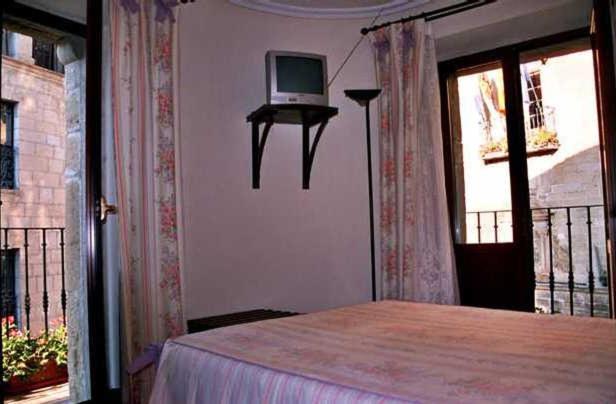 Postel nebo postele na pokoji v ubytování Hostal Las Coronas