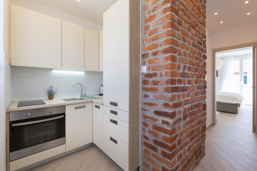 Central Boutique Apartments with balconies, in walking distance to the sea - ブティックアパートメントルース
