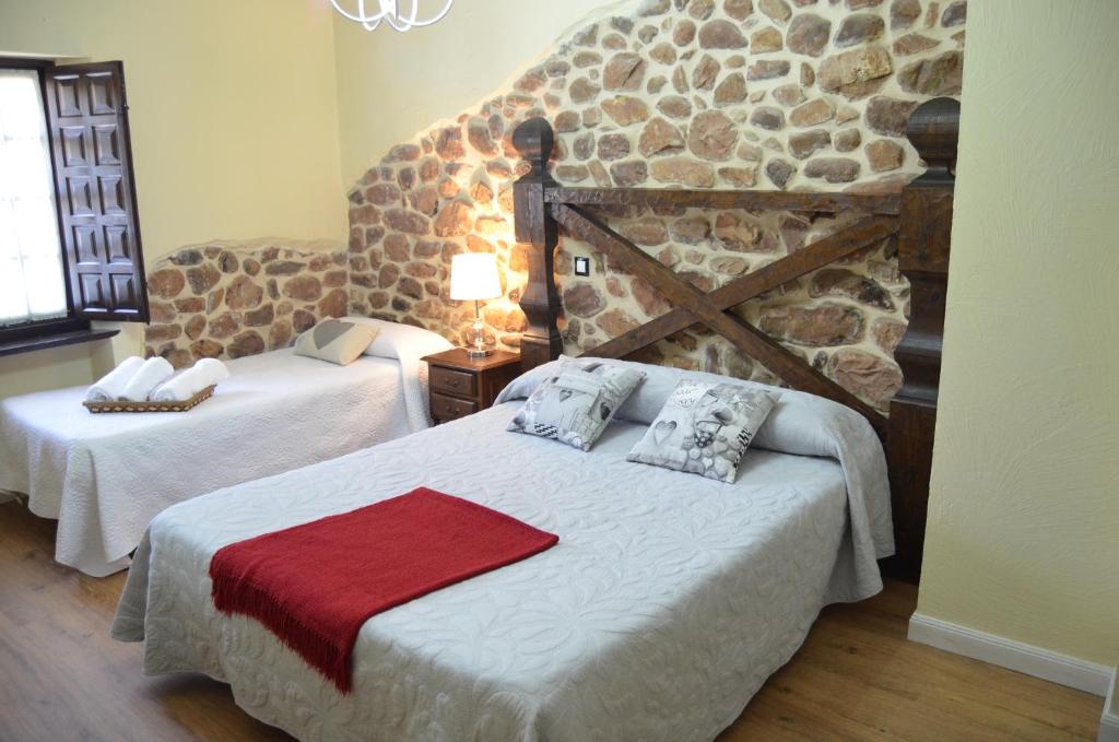 Postel nebo postele na pokoji v ubytování Posada Real La Montañesa