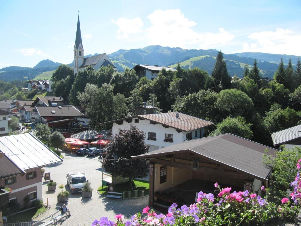 Nespecifikovaný výhled na hory nebo výhled na hory při pohledu z hotelu